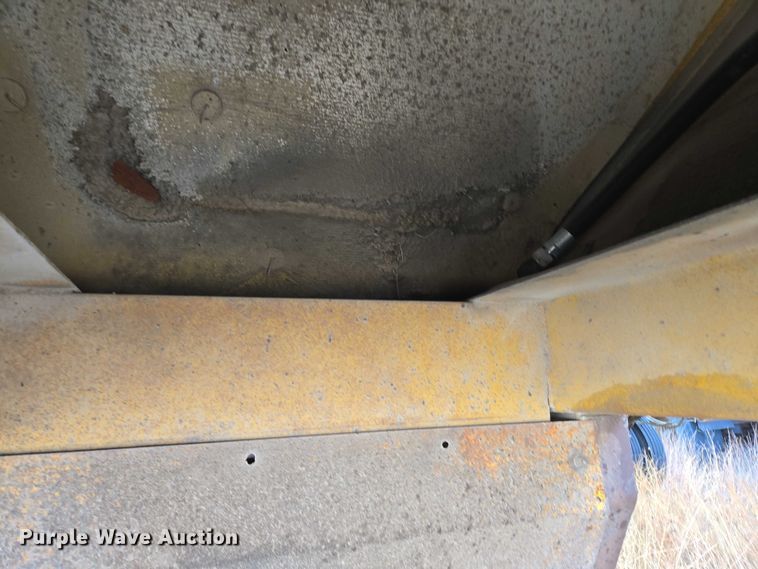 image for item ES2666 1986 Flowboy ST-1000S belt trailer