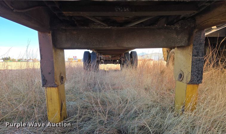 image for item ES2666 1986 Flowboy ST-1000S belt trailer