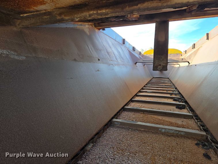 image for item ES2666 1986 Flowboy ST-1000S belt trailer