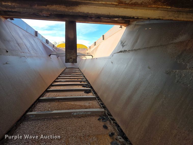 image for item ES2666 1986 Flowboy ST-1000S belt trailer