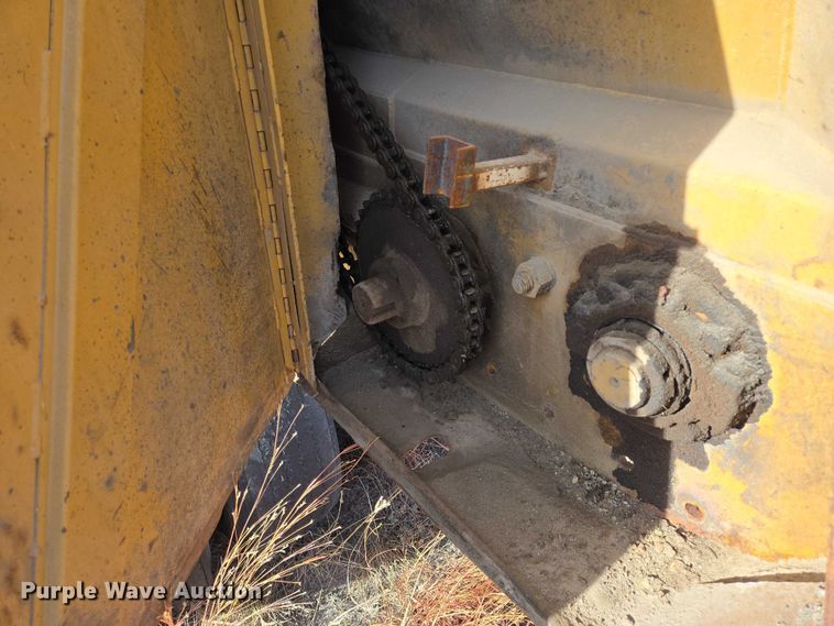 image for item ES2666 1986 Flowboy ST-1000S belt trailer