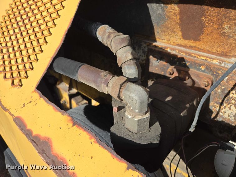 image for item ES2666 1986 Flowboy ST-1000S belt trailer