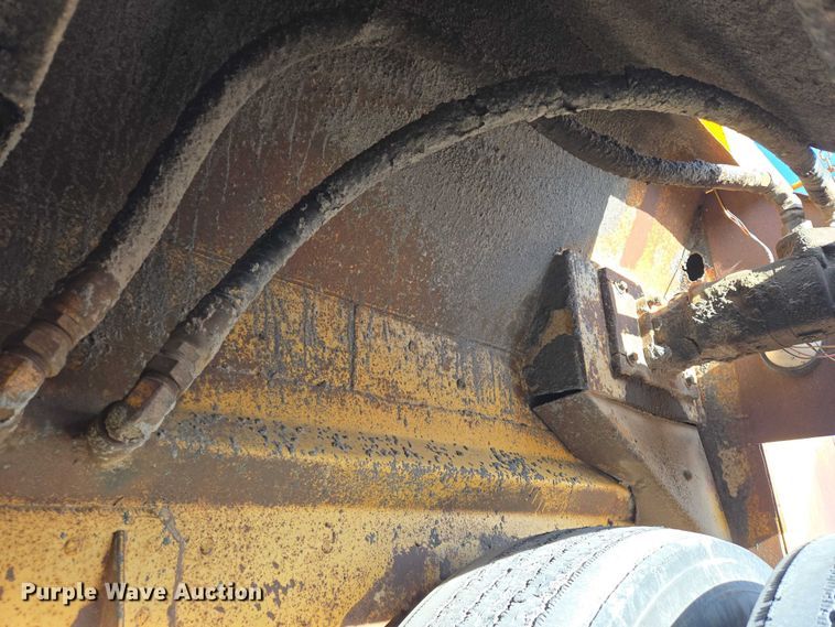 image for item ES2666 1986 Flowboy ST-1000S belt trailer