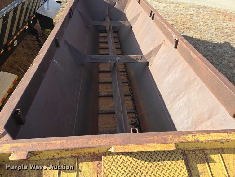 image for item ES2666 1986 Flowboy ST-1000S belt trailer