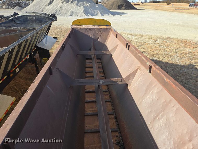 image for item ES2666 1986 Flowboy ST-1000S belt trailer