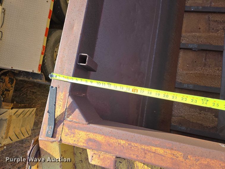 image for item ES2666 1986 Flowboy ST-1000S belt trailer