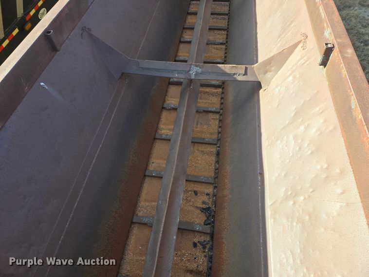 image for item ES2666 1986 Flowboy ST-1000S belt trailer