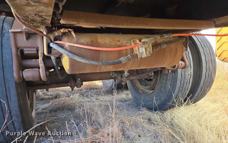 image for item ES2666 1986 Flowboy ST-1000S belt trailer