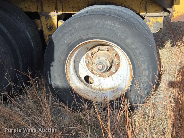 image for item ES2666 1986 Flowboy ST-1000S belt trailer