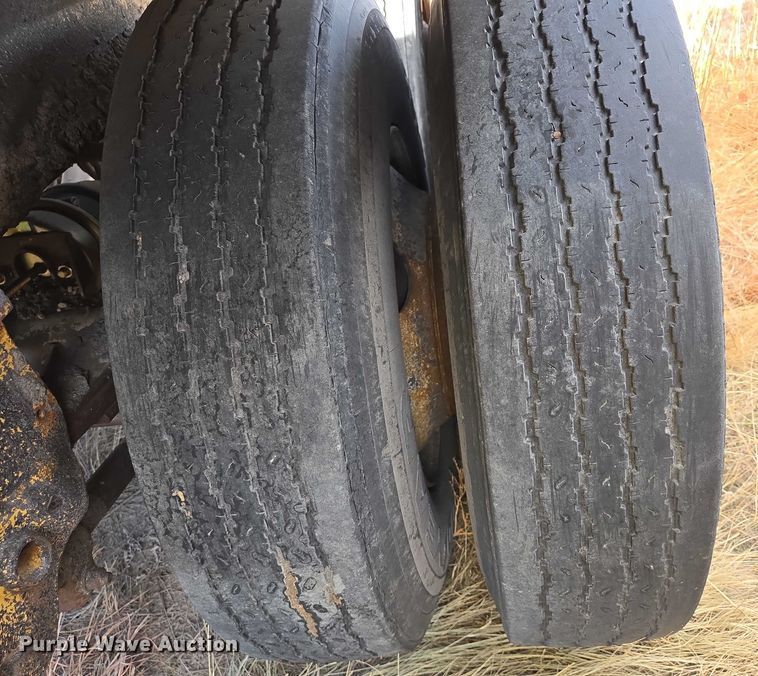 image for item ES2666 1986 Flowboy ST-1000S belt trailer