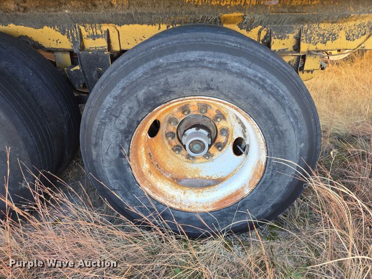 image for item ES2666 1986 Flowboy ST-1000S belt trailer