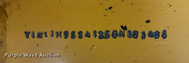 image for item ES2666 1986 Flowboy ST-1000S belt trailer