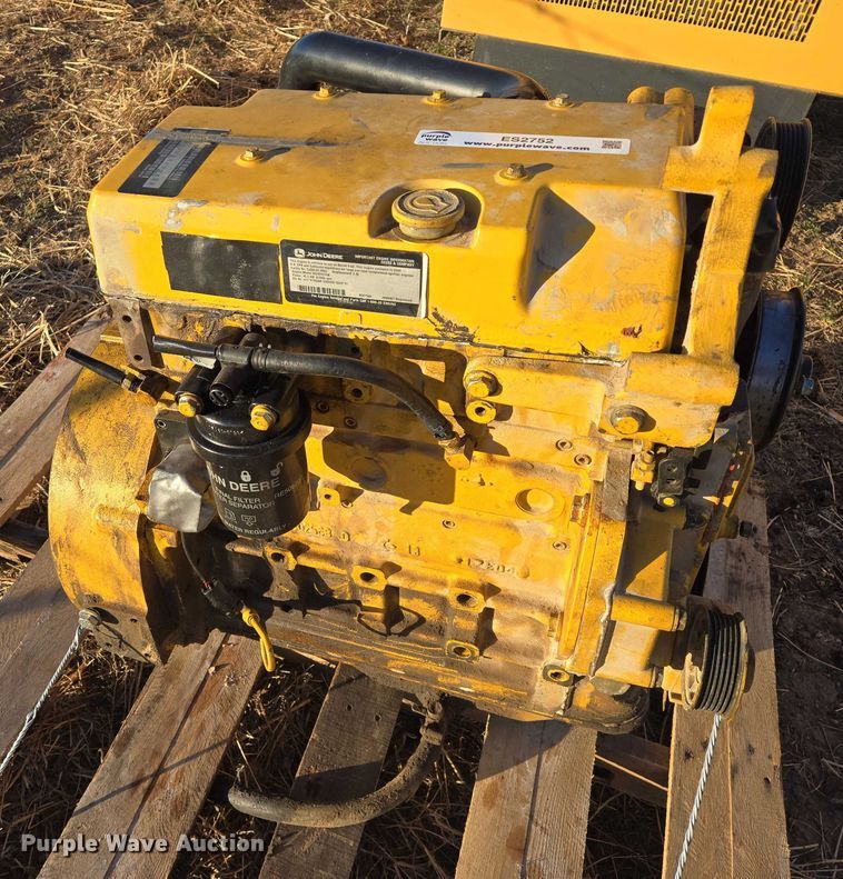 image for item ES2752 John Deere 4024TF270 engine