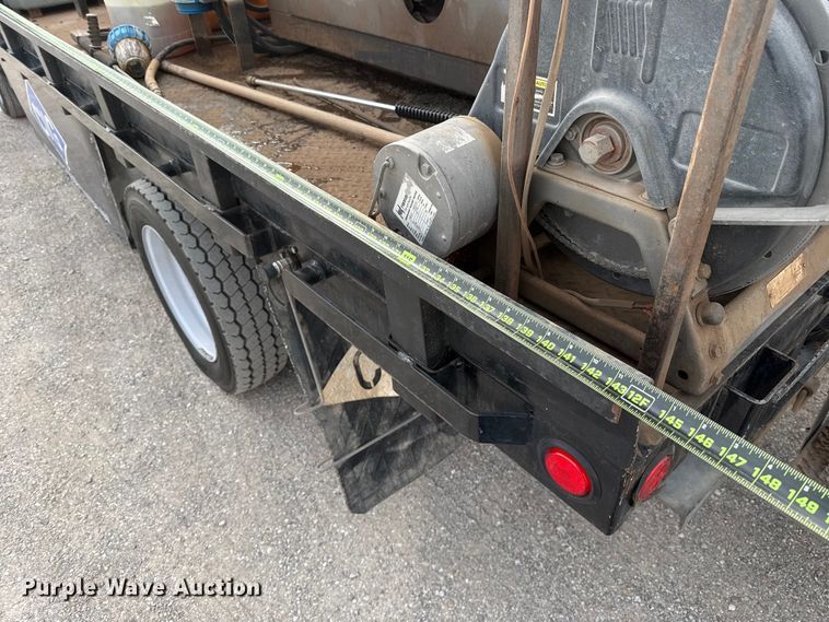 image for item ES5711 2011 Ford F550 Super Duty XL flatbed truck