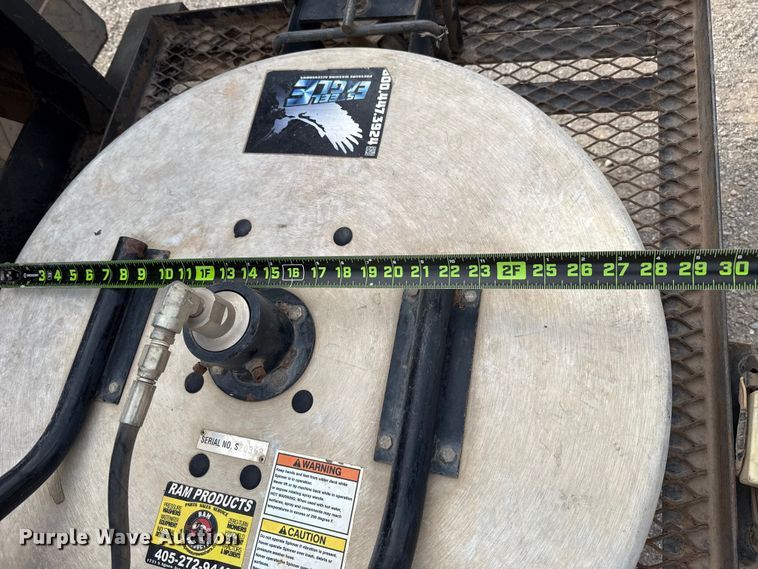 image for item ES5711 2011 Ford F550 Super Duty XL flatbed truck