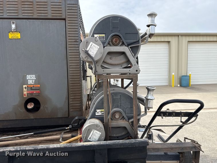 image for item ES5711 2011 Ford F550 Super Duty XL flatbed truck