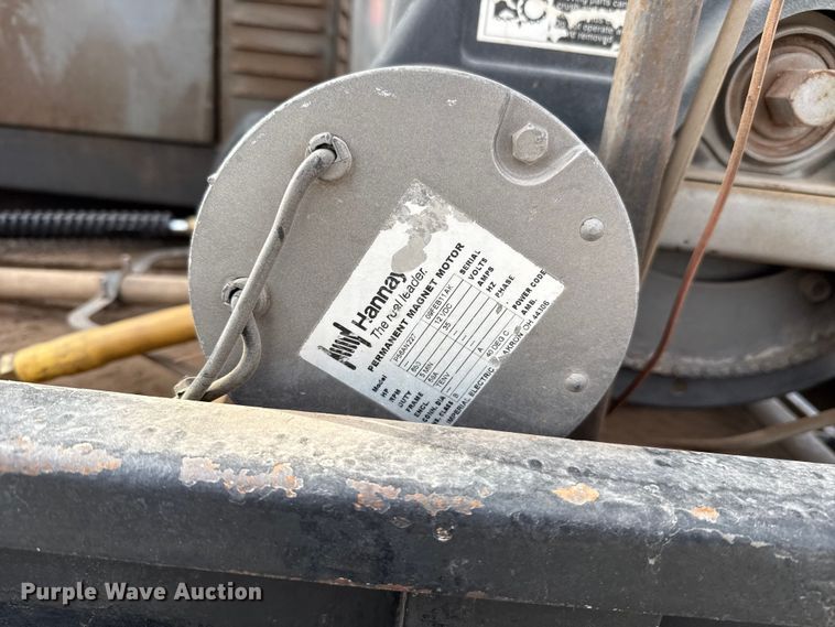 image for item ES5711 2011 Ford F550 Super Duty XL flatbed truck