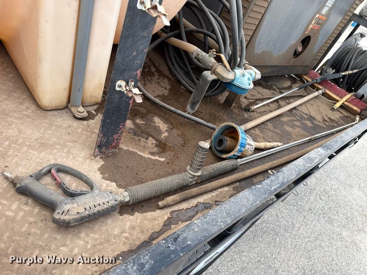 image for item ES5711 2011 Ford F550 Super Duty XL flatbed truck