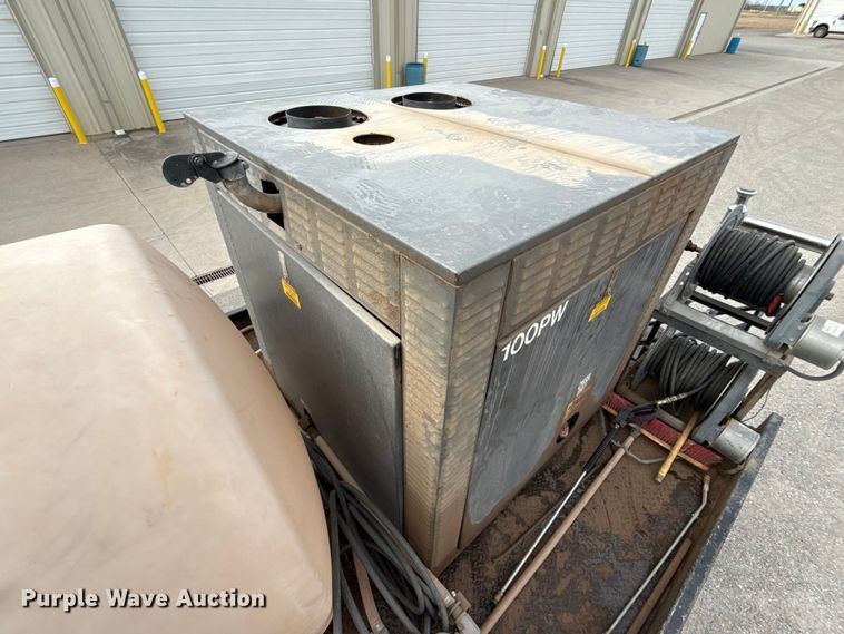 image for item ES5711 2011 Ford F550 Super Duty XL flatbed truck