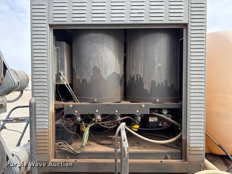 image for item ES5711 2011 Ford F550 Super Duty XL flatbed truck