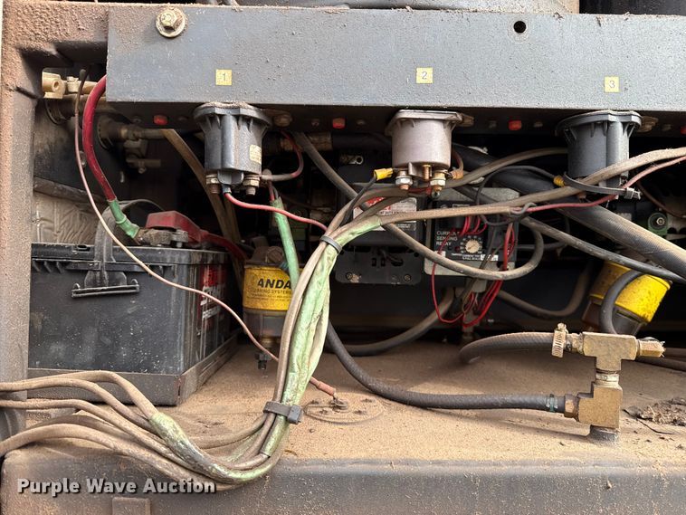 image for item ES5711 2011 Ford F550 Super Duty XL flatbed truck