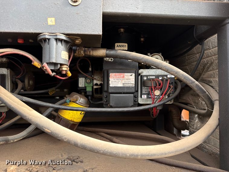 image for item ES5711 2011 Ford F550 Super Duty XL flatbed truck