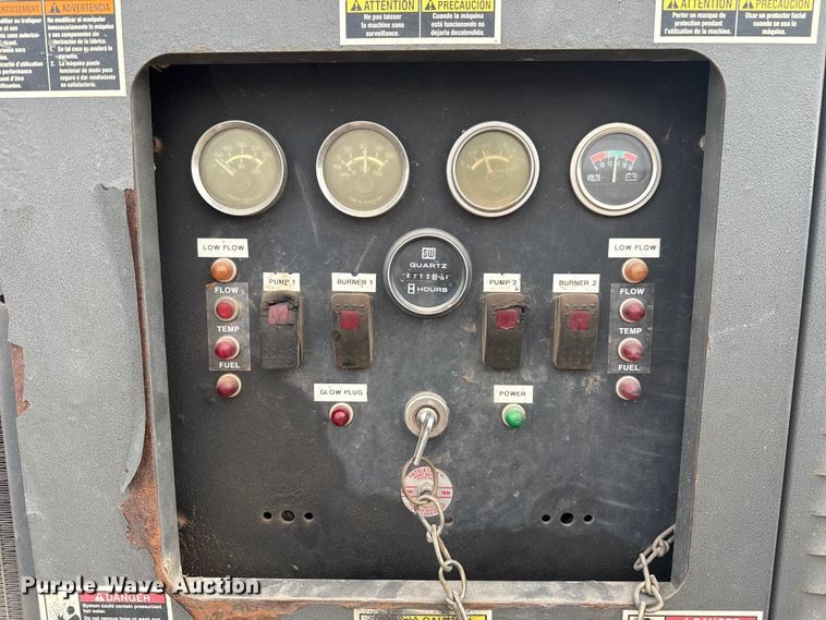 image for item ES5711 2011 Ford F550 Super Duty XL flatbed truck