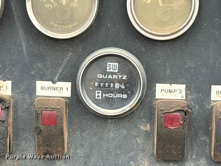 image for item ES5711 2011 Ford F550 Super Duty XL flatbed truck