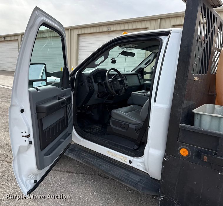 image for item ES5711 2011 Ford F550 Super Duty XL flatbed truck