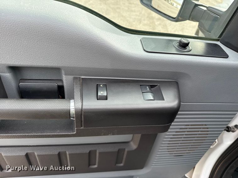 image for item ES5711 2011 Ford F550 Super Duty XL flatbed truck