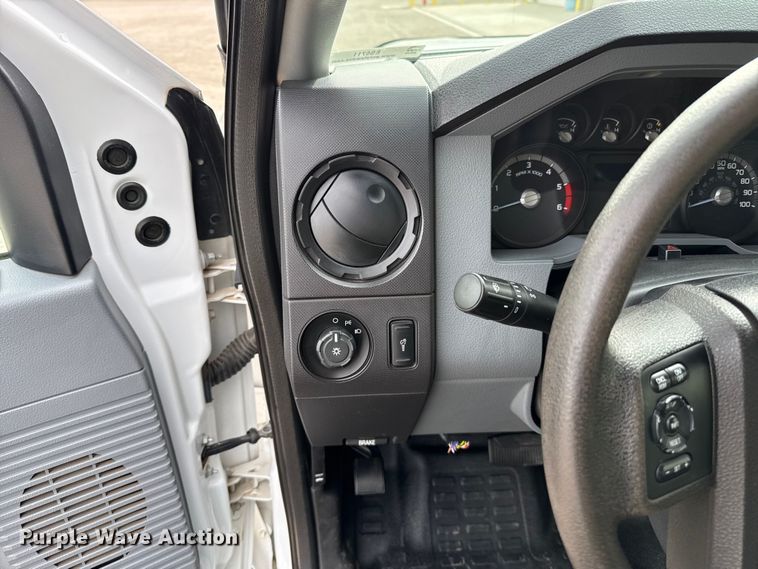 image for item ES5711 2011 Ford F550 Super Duty XL flatbed truck