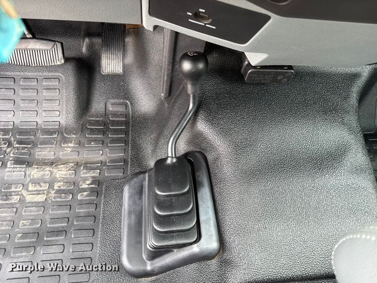 image for item ES5711 2011 Ford F550 Super Duty XL flatbed truck