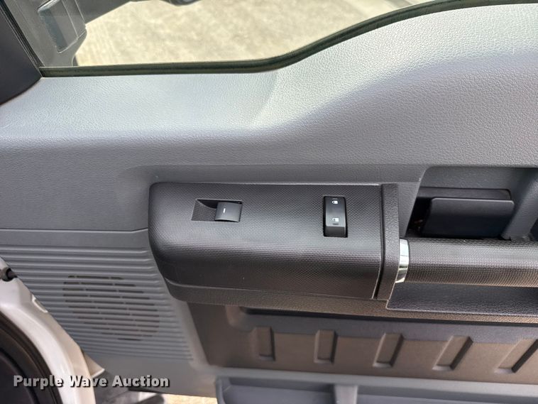 image for item ES5711 2011 Ford F550 Super Duty XL flatbed truck