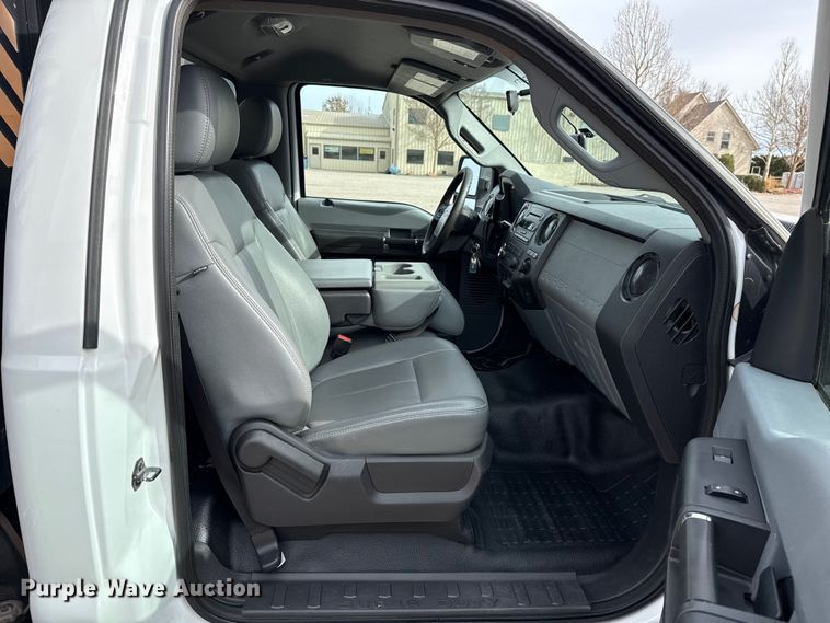 image for item ES5711 2011 Ford F550 Super Duty XL flatbed truck