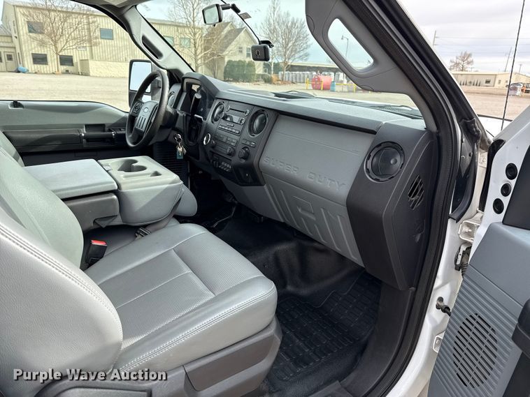 image for item ES5711 2011 Ford F550 Super Duty XL flatbed truck