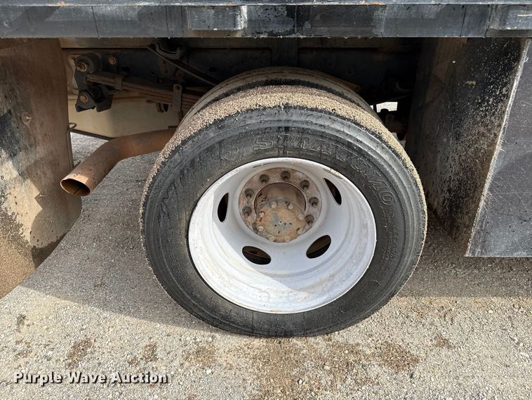 image for item ES5711 2011 Ford F550 Super Duty XL flatbed truck