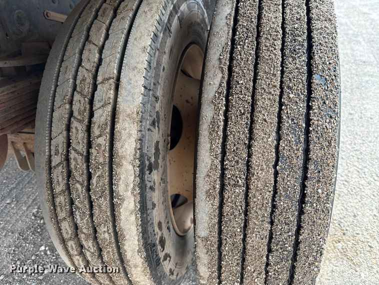 image for item ES5711 2011 Ford F550 Super Duty XL flatbed truck