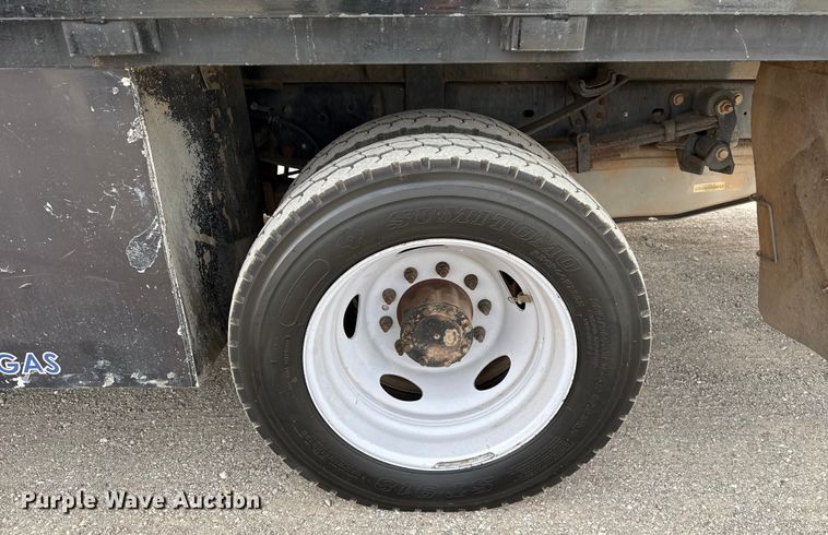 image for item ES5711 2011 Ford F550 Super Duty XL flatbed truck