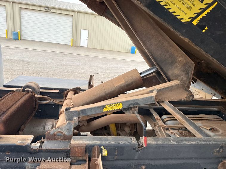 image for item ES5712 2011 Ford F350 Super Duty XL dump bed pickup truck