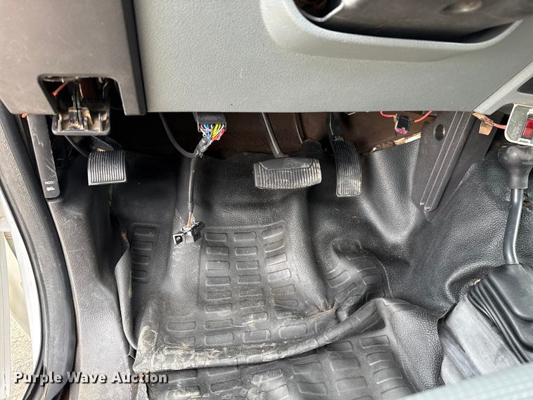 image for item ES5712 2011 Ford F350 Super Duty XL dump bed pickup truck