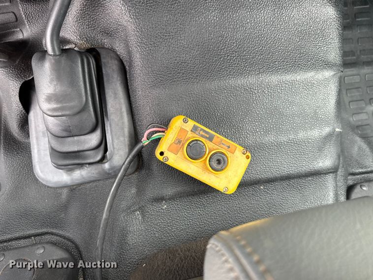 image for item ES5712 2011 Ford F350 Super Duty XL dump bed pickup truck