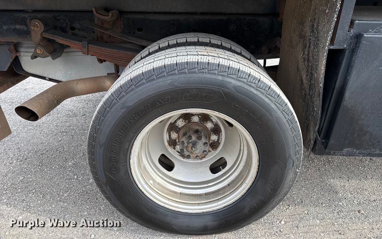 image for item ES5712 2011 Ford F350 Super Duty XL dump bed pickup truck