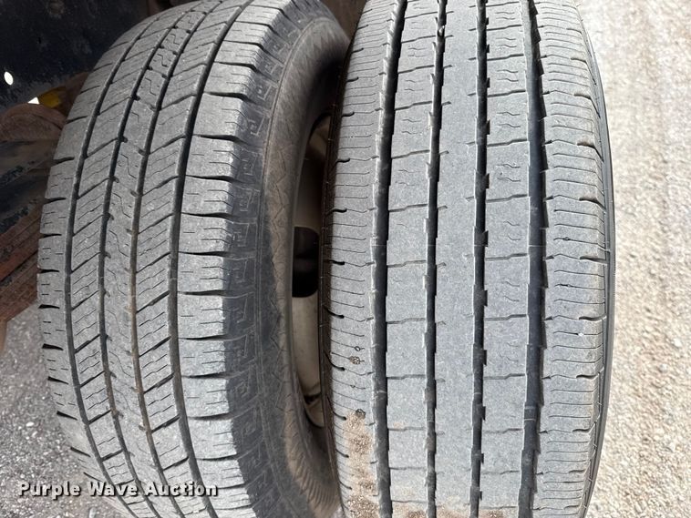 image for item ES5712 2011 Ford F350 Super Duty XL dump bed pickup truck