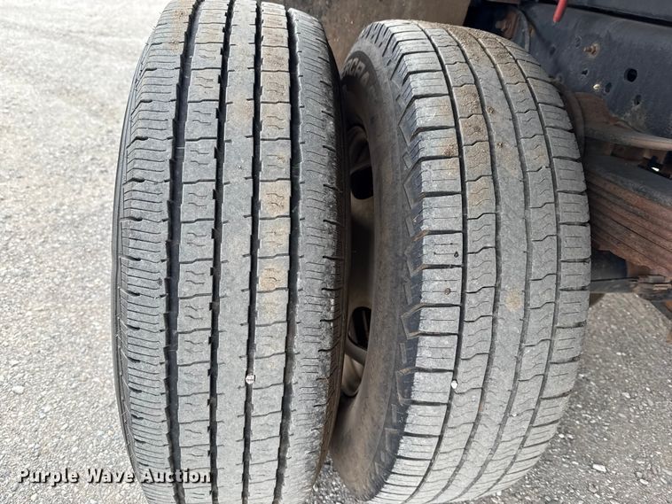 image for item ES5712 2011 Ford F350 Super Duty XL dump bed pickup truck