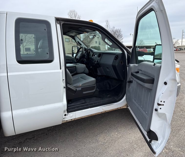 image for item ES5713 2012 Ford F350 Super Duty XL dump bed pickup truck