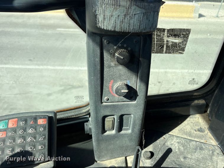 image for item ES8511 2012 John Deere 644K wheel loader