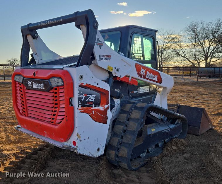 image for item ET1162 2021 Bobcat T76 tracked skid steer loader