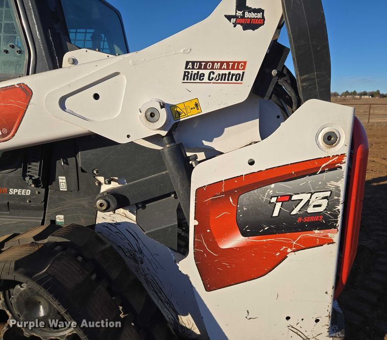 image for item ET1162 2021 Bobcat T76 tracked skid steer loader