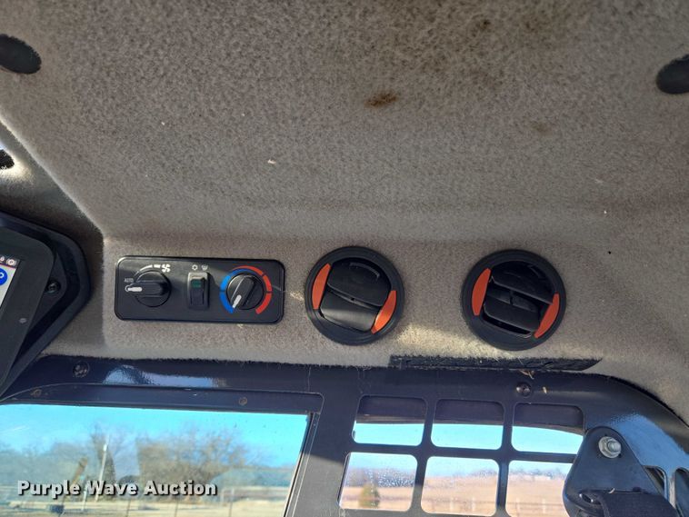 image for item ET1162 2021 Bobcat T76 tracked skid steer loader