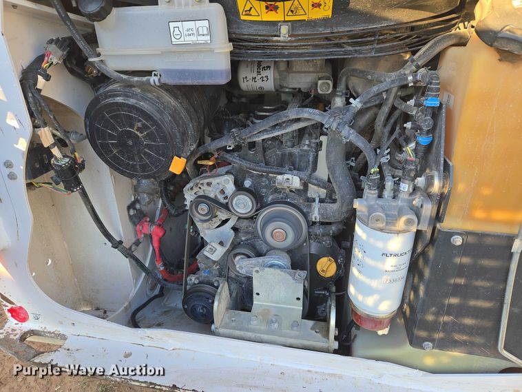 image for item ET1162 2021 Bobcat T76 tracked skid steer loader